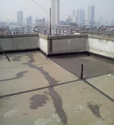烟台市漏水维修 楼顶漏水是什么原因，楼顶漏水维修方法是什么?